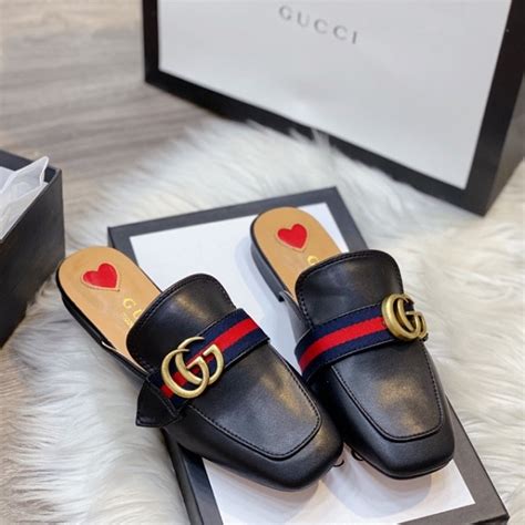 sục gucci nữ.